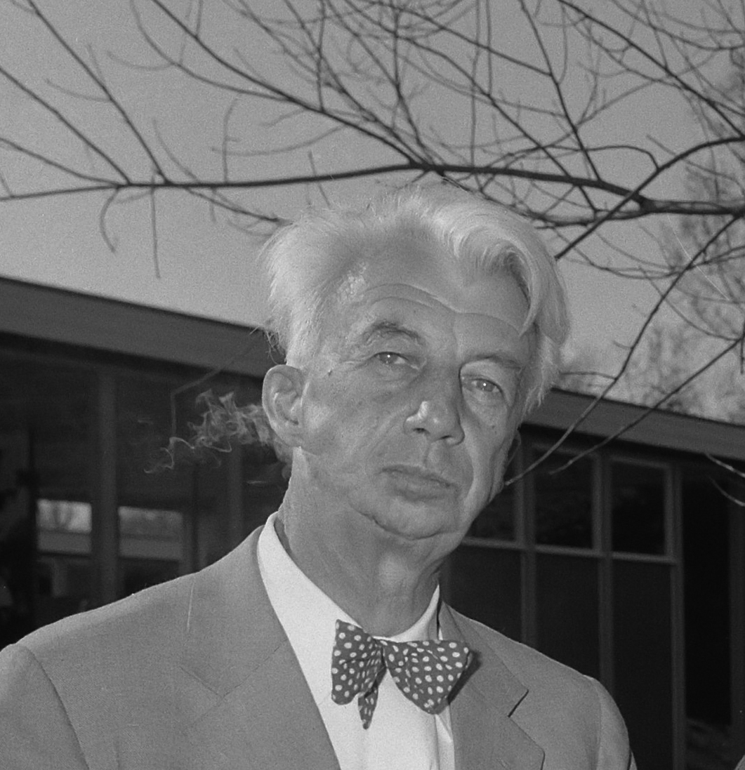 Willem Sandberg(l) (oud-directeur Stedelijk Museum)  *1 april 1965 By-Jac.-de-Nijs-Anefo-Nationaal-Archief-CC-BY-SA-3.0-nl-httpscommons.wikimedia.org